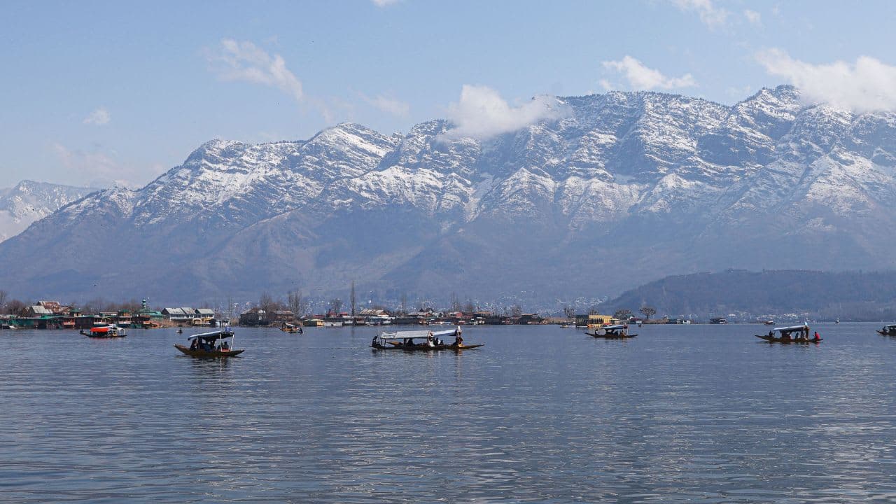 Kashmir in November: Best Places to Visit, Weather & Snowfall Guide